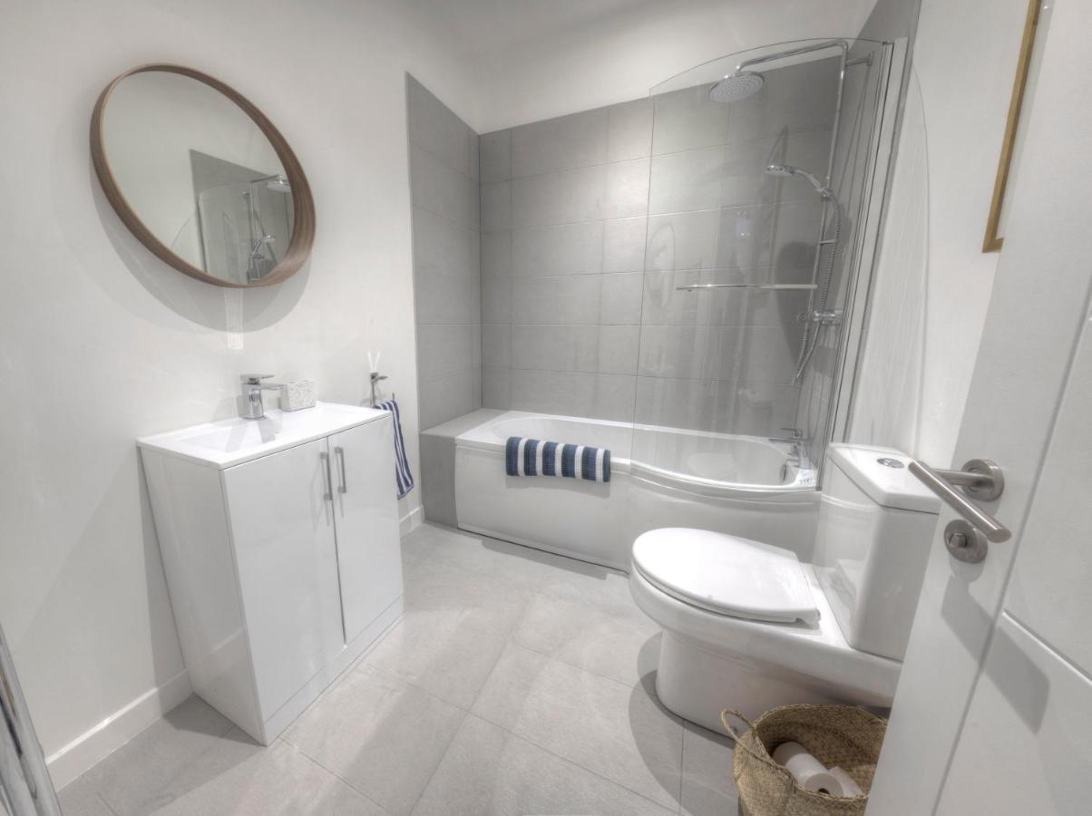 The Swell, - Ground Floor 2 Bed With Parking Apartment