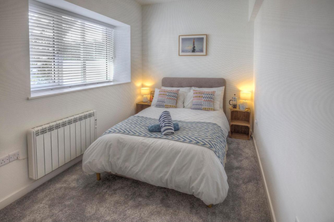 The Swell, - Ground Floor 2 Bed With Parking Apartment *